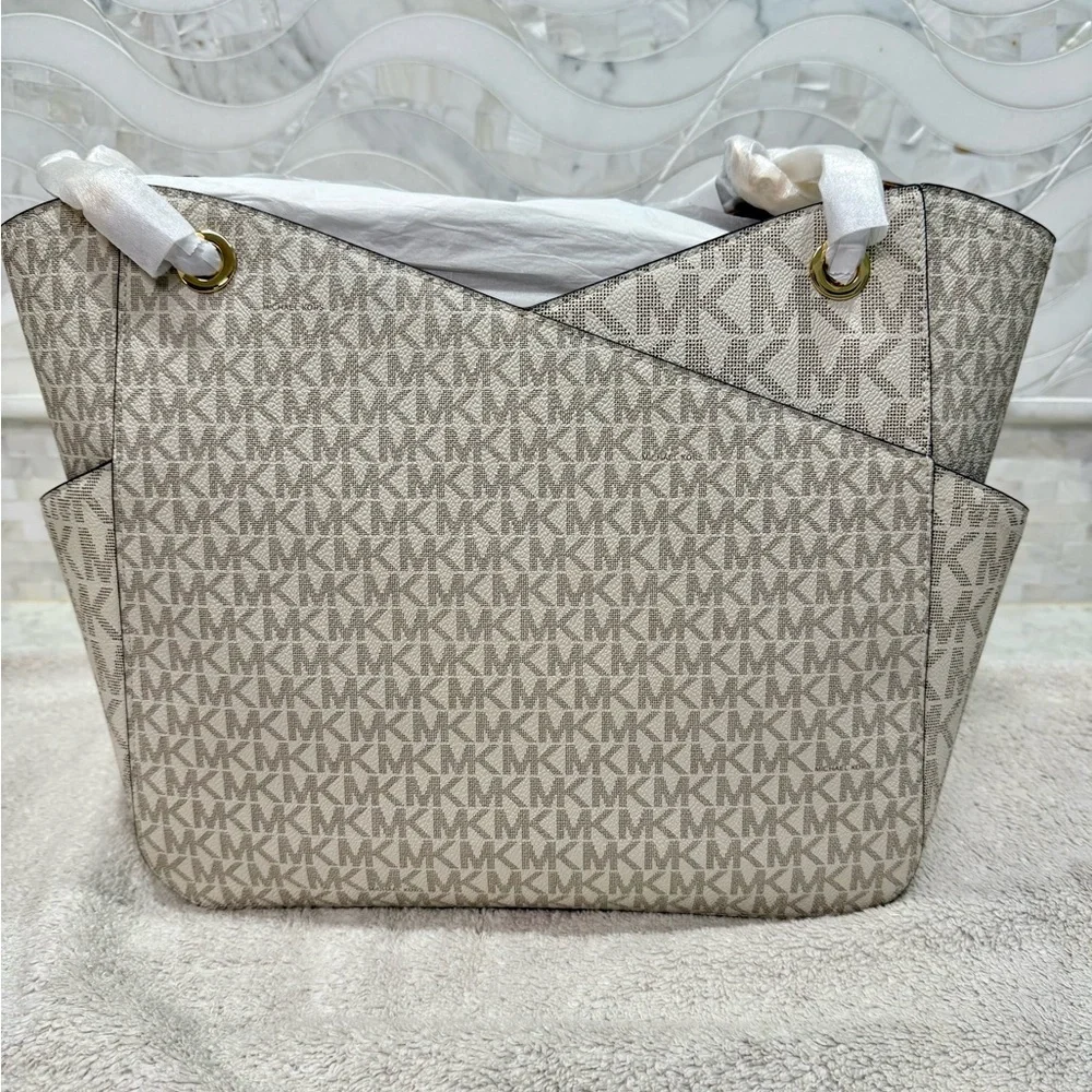 NWT Michael Kors Cream Shoulder Bag with Monogram Design - Picture 3 of 6